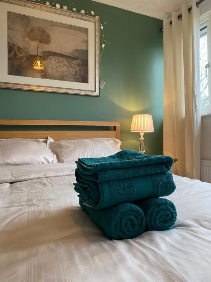 1 Luxurious Double Bedroom With Private Shower 독서 외부 사진
