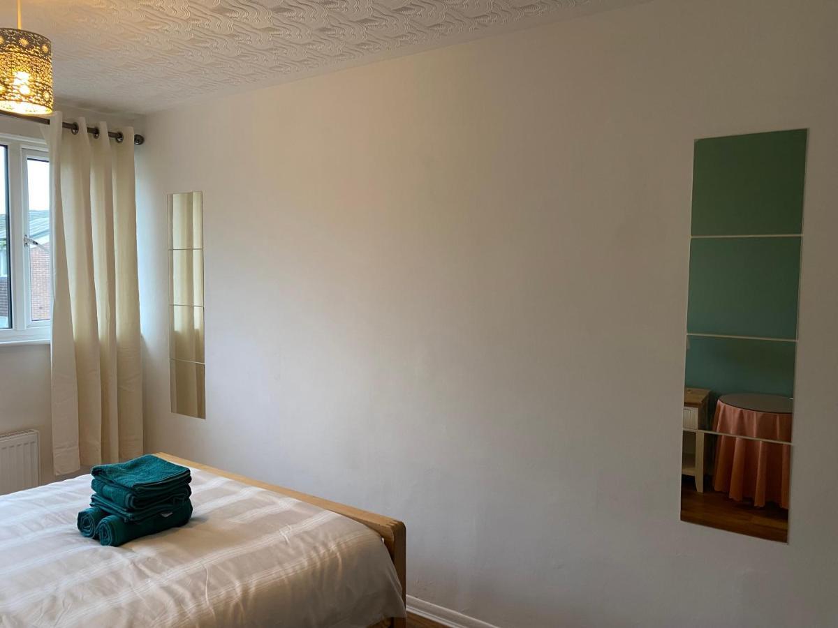 1 Luxurious Double Bedroom With Private Shower 독서 외부 사진
