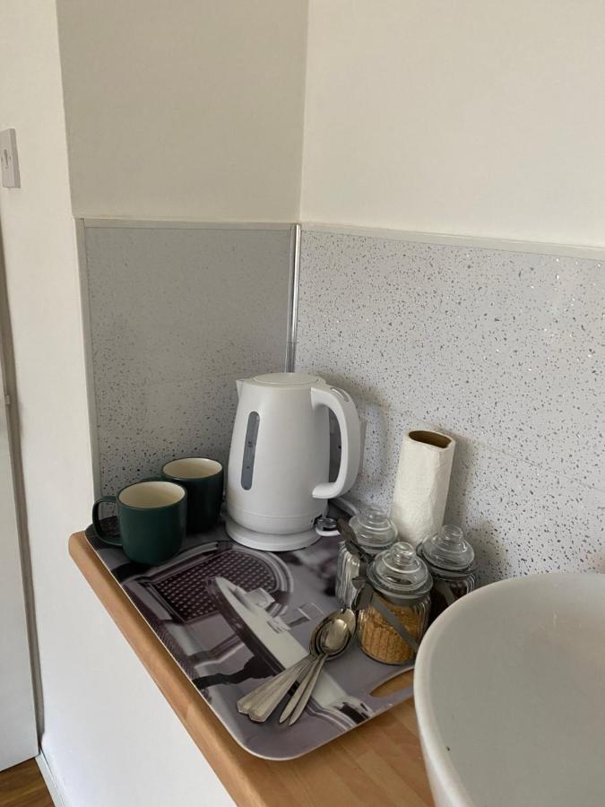 1 Luxurious Double Bedroom With Private Shower 독서 외부 사진