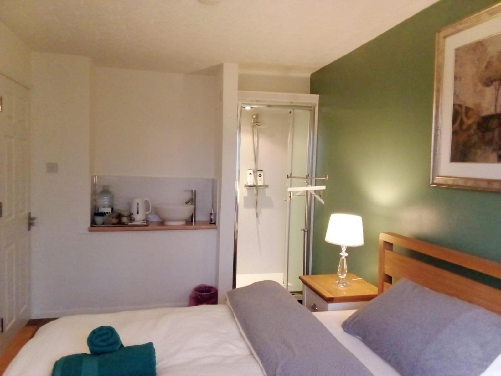 1 Luxurious Double Bedroom With Private Shower 독서 외부 사진